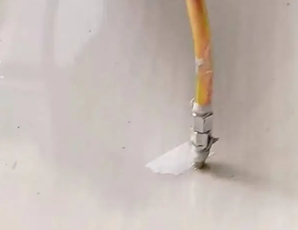长汀瓷砖空鼓维修公司专业解答在瓷砖铺贴过程中，如果使用的砂料过粗（如全部使用了粗砂），可能会导致以下问题