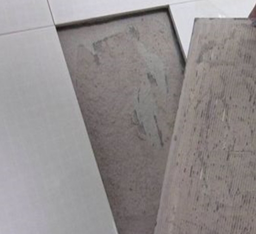 长汀瓷砖空鼓维修公司分享瓷砖铺贴时如果打浆（即涂抹在瓷砖背面和基层上的砂浆或瓷砖胶）过少，会带来以下问题